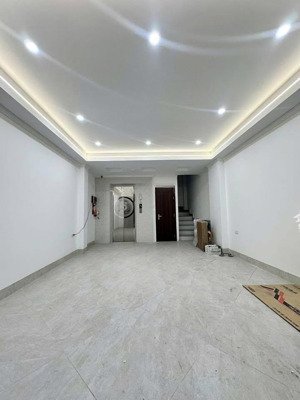 giáp nhất - thanh xuân - ô tô vào nhà - thang máy- full nội thất - nhỉnh 14 tỷ