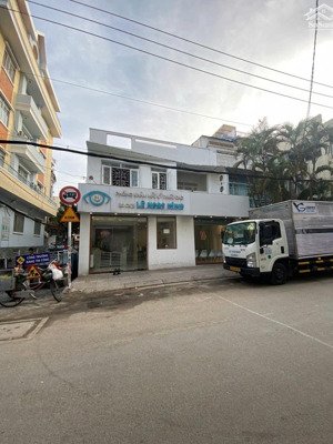 hạ 5 tỷ bán gấp nhà mt đoàn thị điểm, phú nhuận, dt 8x13m, 5 tầng, hđt 80tr/tháng, 33 tỷ