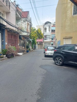 hẻm nhựa 6m huỳnh văn bánh nhà 7 phòng ngủ - kinh doanh thuê tự khai thác - nhĩnh 11 tỷ
