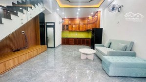 nhà đẹp nha trang - 4,150 tỷ 4 phòng ngủ 2wc cạnh bãi tắm hòn chồng.