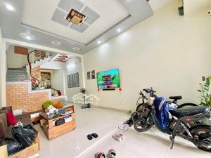 bán nhà mặt ngõ hơn 4m oto chu văn an