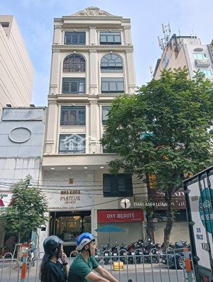 vị trí hoa hậu gần metro số 1. mặt tiền cống quỳnh, quận 1. dt: 102m2(8x14m), hầm 8tầng. giá: 49 tỷ