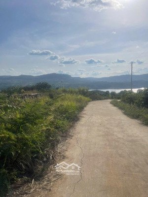 đất 19x52m, nở hậu 19.2m, có sẵn 300m thổ cư, khí hậu mát mẻ , view sông đồng nai!