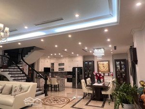 cho thuê giá 55tr/1 tháng, biệt thự vinhomes riverside. sđt liên hệ 