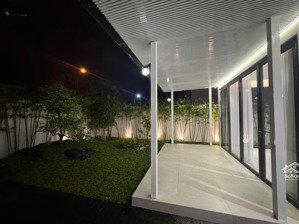 nhà biệt thự khu đô thị mỹ gia gói 2. nhà 3 tầng có 3pn , sân vườn rộng rãi thoáng mát. có gara xe