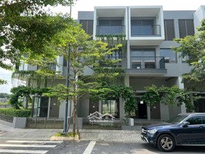 chỉ 1 căn giá ngợp duy nhất ,giá siêu cắt lỗ chỉ 4,4 tỷ/căn 85m2. lh ngay: em hiền