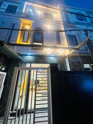 *nhà 3tầng 3mê full nội thất kiệt 2,5m cù chính lan nhà gần đường chính cách đường chỉ 30m