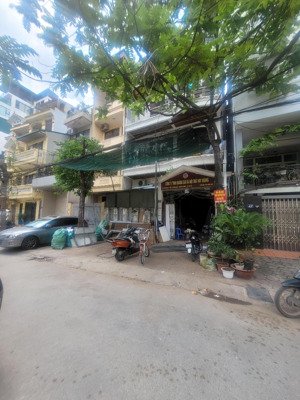 cho thuê nhà mặt phố nguyễn đức cảnh, 9,5 triệu, 300m2, yên thịnh, yên bái, sân vườn, mặt chợ