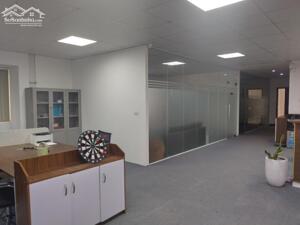 Tòa nhà cho thuê mặt phố Huế, 270m2 mỗi tầng.