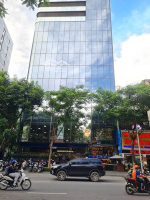 bán nhà mặt phố thái hà,dt 135m2 x 6 tầng,thang máy,thông sàn kd văn phòng. giá: 64 tỷ. đống đa
