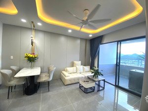 hạ giá 100 triệu, chỉ còn 3.8 tỷ, căn hộ 3426, view phố biển đẹp, nội thất mới keng