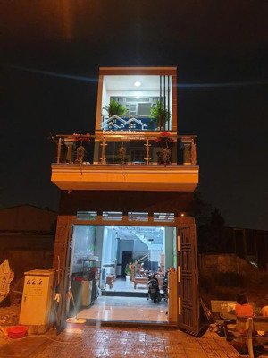 nhà 1 trệt 2 lầu gần vincom 550 dĩ an - kdc đồng bộ an ninh
