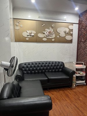 cho thuê cc 183 hoàng văn thái, 81m2, 2pn, 2wc, full đồ, hướng nam thoáng mát, giá chỉ 10.9tr