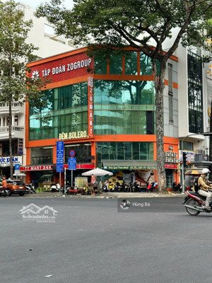 siêu vị trí! góc 3 mặt tiền trần huy liệu. dt: 38 x 24m - 4 tầng - hđt: 300 triệu. giá 120 tỷ