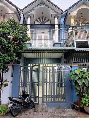 bán nhà 70m2/2,05 tỷ, cách ga sóng thần chỉ 3 phút di chuyển, 1t1l, 2pn 2wc, sổ sẵn đã hoàn công