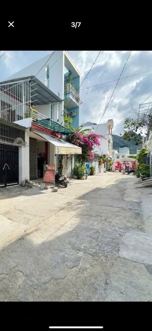 bán nhà-75m2-3pn-ôtô đâụ cửa-bãi tắm 200m-vĩnh hoà-nha trang-chỉ 4ty880