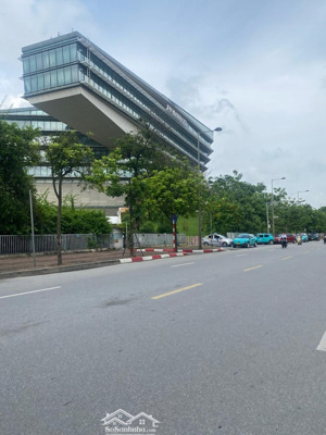 building mặt phố 8 tầng thang máy - 2 thoáng trước sau - vỉa hè mênh mông - ô tô dừng đỗ