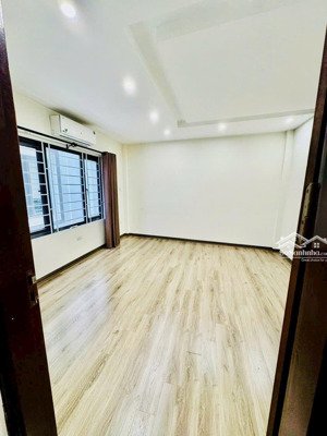 bom tấn thị trường nhà phố ngọc lâm dt 30m2, 5 tầng giá rẻ gần hồ, gần phố