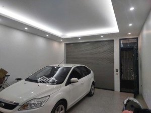 gia đình cần bán căn nhà tự xây tại nguyễn văn cừ long biên, chỉ cách phố cổ vài phút lái xe