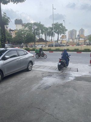 cần bán nhà ngõ 76 nguyễn chí thanh - phân lô 5 tầng - 44m2/50m2 - 17,6 tỷ - ô tô đỗ cửa