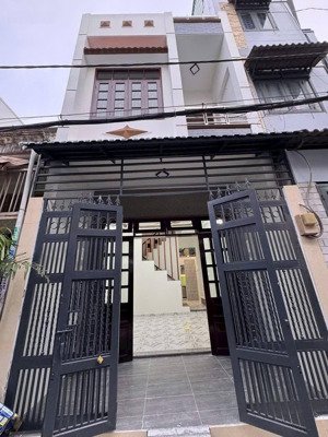 bán gấp nhà hxh thông lê thúc hoạch 4.1x11 trệt lầu nhà mới giá 5.85 tỷ còn bớt
