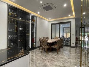 bán nhà mp bồ đề long biên dt 70m* 5t* mt4m4 kinh donh dòng tiền thang máy giá 23tỷ ô tô