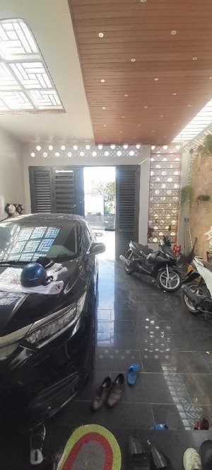 nhà 03 tầng phạm thế hiển; 5m x 20m; gái nhỉnh 10 tỷ, đường rộng 10m. nở hậu, ô tô đậu trong nhà.