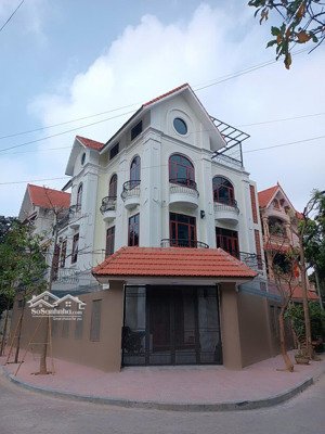 cho thuê biệt thự vạn phúc, hà đông. dt 205m2, 4 tầng, lô góc, full điều, hoà, thang máy, giá 40tr