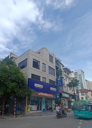 võ thị sáu lô góc 3 tầng tầng 1: 130m², tầng 23: 60m² mặt tiền 6m 50 triệu/tháng