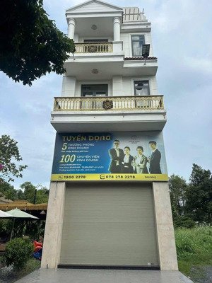 cho thuê nhà măt tiền kd vip 1 trệt 3 lầu ngay vòng xoay hiệp thành 3 kinh doanh đa nghành