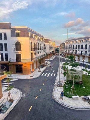 bán shophouse view công viên và đường 50.5m, giá chỉ 1,8 tỷ, 70m2