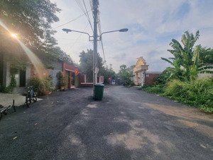 đất đẹp gần sông sài gòn thoáng mát cần bán gấp. dt: 4.5m x 20m, đường 7m xe hơi tận nhà.