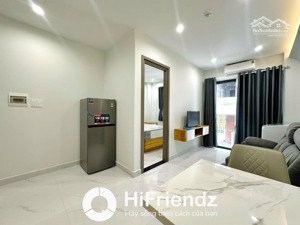 căn hộ 1 phòng ngủ tách bếp, bancol nằm ngay trung tâm quận 1