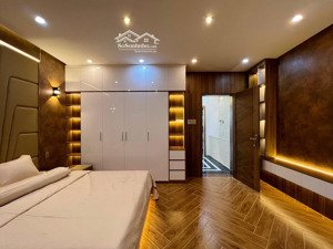 cần bán gấp căn văn thân, phường 8, quận 6 giá 2tỷ300tr thương lượng ô tô đi lại thoải mái