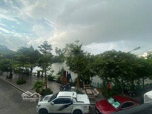 bán toà nhà 8 tầng view trực diện hồ tây. gara ô tô, lô góc, sổ đỏ nở hậu đẹp. nhỉnh 600tr/m2