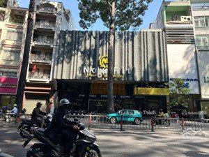 không có căn thứ 2: mặt tiền 3/2 ngang 18m đối diện hado - 550m2 - thu 300tr/tháng