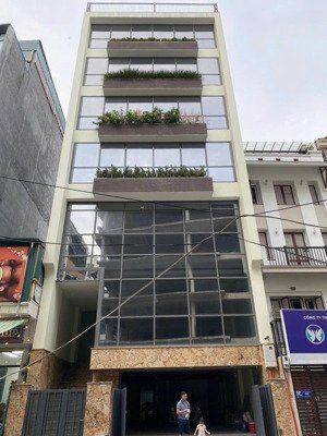 cho thuê nhà lạc long quân, dt 100m2, 7 tầng, mt 8m, thông sàn, thang máy, 100tr/tháng