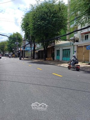 bán nhà siêu hiếm - 6 tầng mặt tiền đường 20m gần cầu vượt cây gõ kinh doanh đỉnh giá 12.5 tỷ