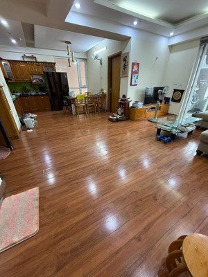 chính chủ cần bán căn hộ 108m2 tòa nhà n0 b2 khu đtm dịch vọng, cầu giấy