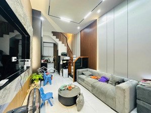 bán nhà phố tây sơn ngay gần ngã 4 sở 20m 5 tầng 40m ô tô tránh 1 ngoặt vào nhà chỉ 6.6 tỉ.