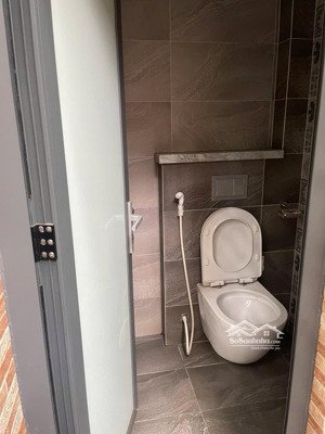 nhà khu aeon tên lửa 5x20,3.5 tấm,4 phòng nhà full nội thất
