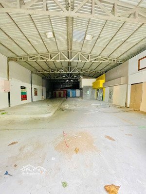 cho thuê kho, xưởng đường trần bá giao - 11x37m cấp 4 - sân cầu lông.