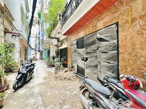 tòa nhà cho thuê cầu giấy - vị trí trung tâm - ô tô đỗ gần - đầy đủ pccc - 18 phòng - thang máy