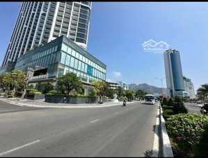 bán khách sạn 2 mặt tiền view biển phạm văn đồng, nha trang