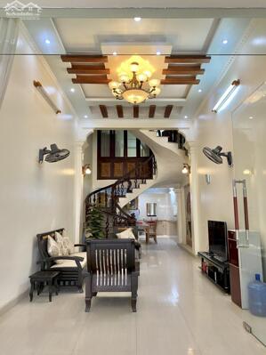 Cho thuê nhà 6 p.ngủ khép kín (83m2) phố Văn Cao.
