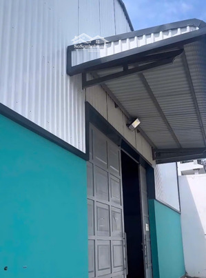 cho thuê kho kcn long hậu dt 300m2, trần cao 8m, bãi rộng đậu xe trước kho