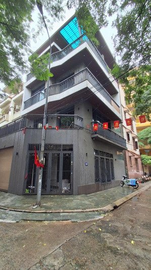 cho thuê nhà sát làng việt kiều châu âu,diện tích 90m * 4 tầng,lô góc giá 29 triệu,lh 