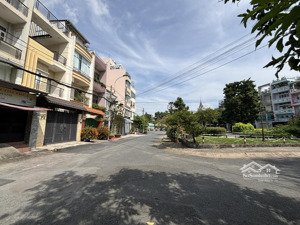 biệt thự mtnb cư xá phú lâm a 11.4x16.1m 1 trệt 1 lầu ngay công viên