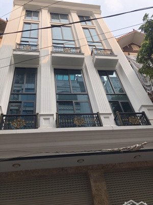 cho thuê nhà tại khu 90 nguyễn tuân .dt : 75 m * 5 tầng.mt: 5 m . thông sàn, thang máy