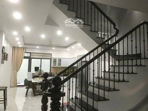 tôi cần bán nhà nguyên văn căn 3 tầng - 4 pn - 4 wc ở kdc 13e intresco (như hình)
